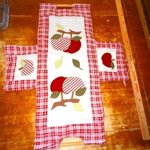 Farmhouse style Apple  hot dish / pie carrier